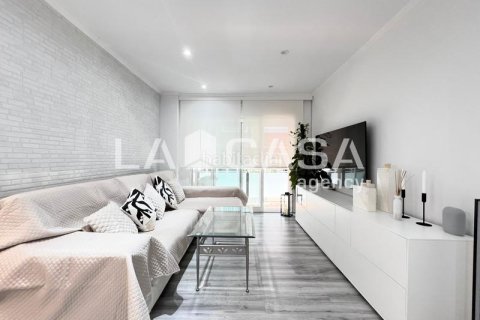 Квартира с 4 спальнями в Бадалоне, Барселона, Каталония, Испания № 2119