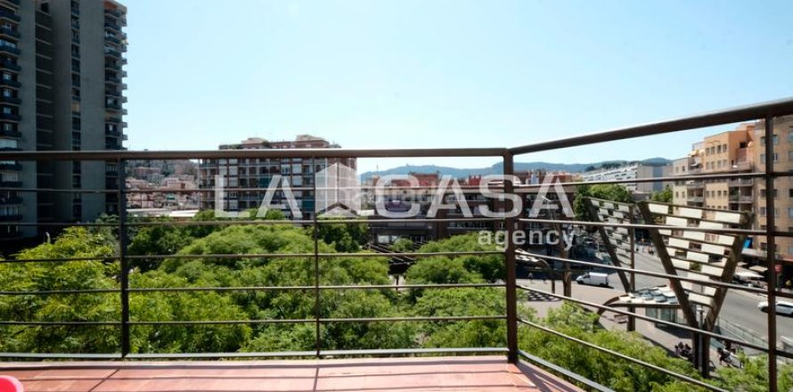 Квартира с 4 спальнями в Барселоне, Каталония, Испания № 2117