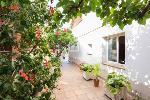 6 chambres villa à vendre à Esplugues de Llobregat, Barcelona, Catalonia, Spain № 4408