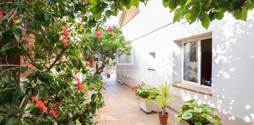 6 chambres villa à vendre à Esplugues de Llobregat, Barcelona, Catalonia, Spain № 4408