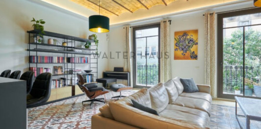 Квартира с 3 спальнями в Эшампле, Барселона, Каталония, Испания № 2235