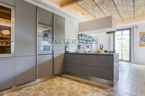 Купить квартиру в Эшампле, Испания с 3 спальни, 150м², № 2235 - фото 2