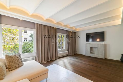 Купить квартиру в Эшампле, Испания с 3 спальни, 161м², № 2233 - фото 3