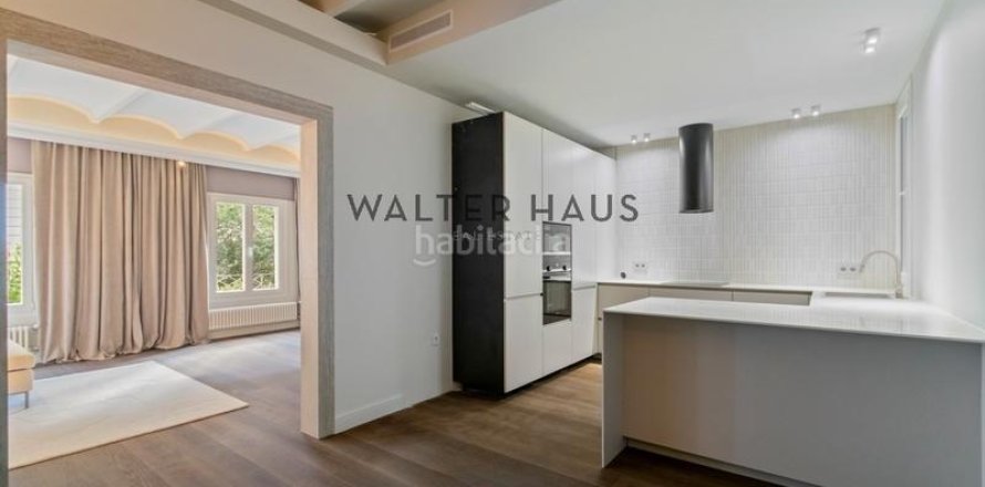 Квартира с 3 спальнями в Эшампле, Барселона, Каталония, Испания № 2233