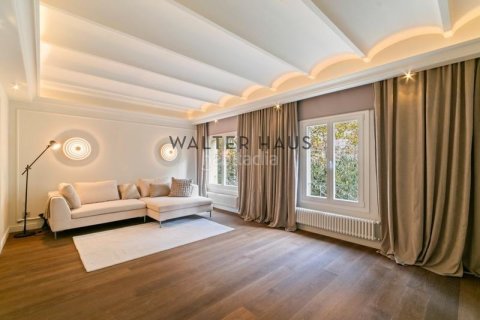 Купить квартиру в Эшампле, Испания с 3 спальни, 161м², № 2233 - фото 2