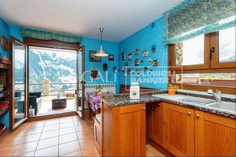 5 bedrooms villa for sale in Principado De Andorra (Ninguna Poblacion Tiene C.P.), Lleida, Catalonia, Spain № 6006 - photo 5