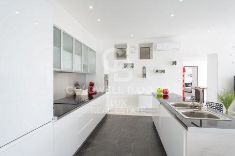 5 bedrooms villa for sale in Roses, Girona, Catalonia, Spain № 5659 - photo 8