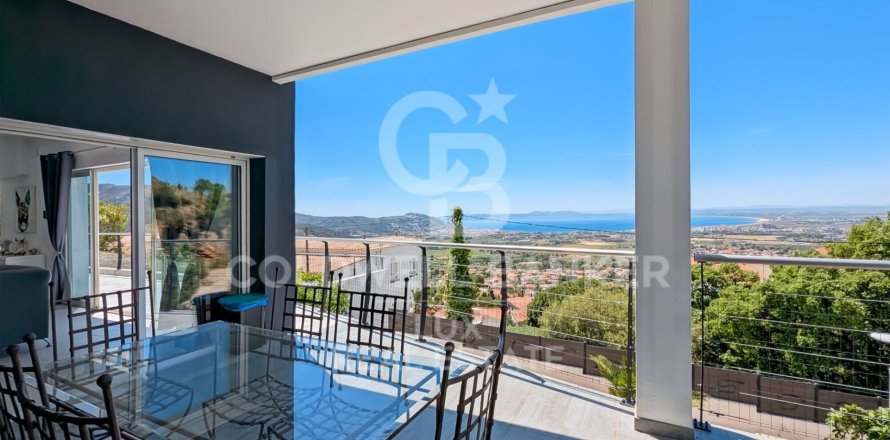 5 bedrooms villa for sale in Roses, Girona, Catalonia, Spain № 5659