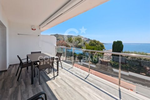 Купить квартиру в Розы, Испания с 2 спальни, 71м², № 5660 - фото 2