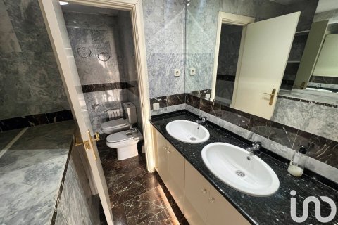 Купить квартиру в Кастельдефельс, Испания с 5 спален, 207м², № 4970 - фото 14