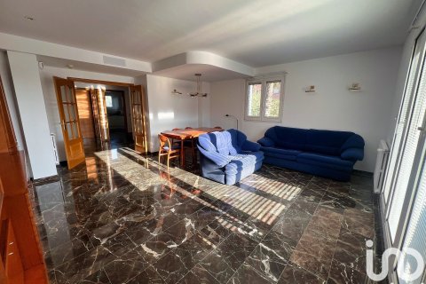 Купить квартиру в Кастельдефельс, Испания с 5 спален, 207м², № 4970 - фото 4