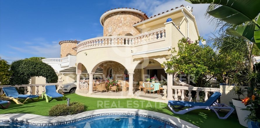 4 bedrooms house for sale in Empuriabrava, Girona, Catalonia, Spain № 5456