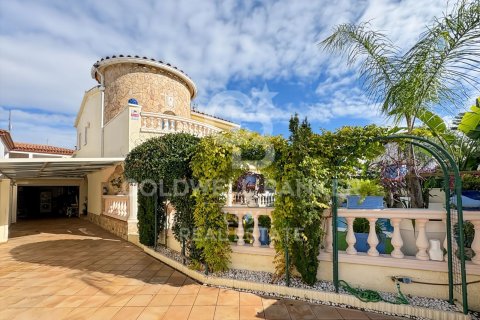 4 bedrooms house for sale in Empuriabrava, Girona, Catalonia, Spain № 5456 - photo 3