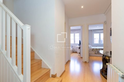 Villa de 5 dormitorios en venta en Sant Just Desvern, Barcelona, Cataluña, Spain № 4103 - foto 24