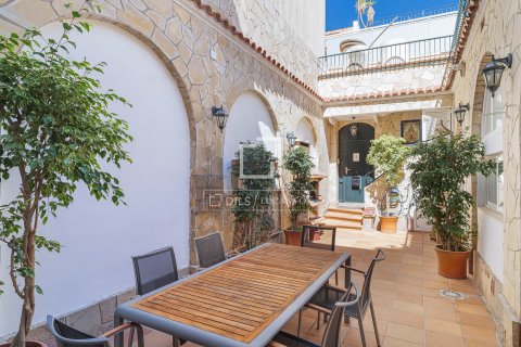 6 chambres villa à vendre à El Masnou, Barcelona, Catalonia, Spain № 4380 - photo 4