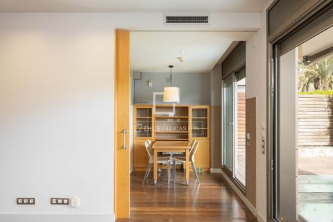 Apartamento de 3 dormitorios en venta en Barcelona, Cataluña, Spain № 4381 - foto 9