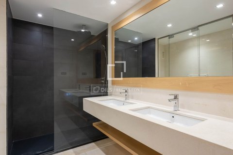 Apartamento de 3 dormitorios en venta en Barcelona, Cataluña, Spain № 4381 - foto 19