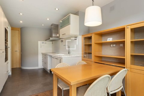 Apartamento de 3 dormitorios en venta en Barcelona, Cataluña, Spain № 4381 - foto 10