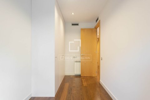 Apartamento de 3 dormitorios en venta en Barcelona, Cataluña, Spain № 4381 - foto 26
