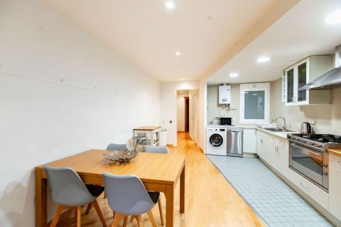 Apartamento de 1 dormitorio en venta en Barcelona, Cataluña, Spain № 7108 - foto 24