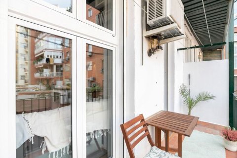 Apartamento de 2 dormitorios en venta en Barcelona, Cataluña, Spain № 7106 - foto 5