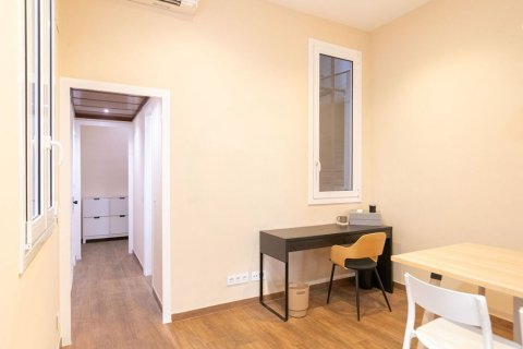 Apartamento de 2 dormitorios en venta en Barcelona, Cataluña, Spain № 7106 - foto 8