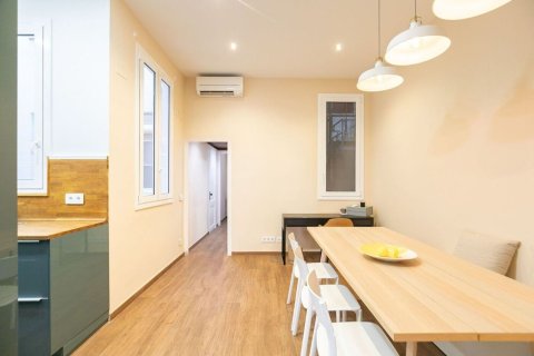 Apartamento de 2 dormitorios en venta en Barcelona, Cataluña, Spain № 7106 - foto 16