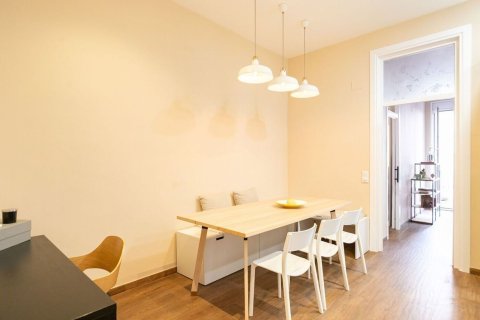 Apartamento de 2 dormitorios en venta en Barcelona, Cataluña, Spain № 7106 - foto 23