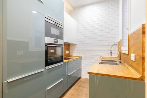 Apartamento de 2 dormitorios en venta en Barcelona, Cataluña, Spain № 7106 - foto 21