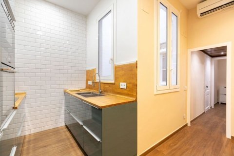 Apartamento de 2 dormitorios en venta en Barcelona, Cataluña, Spain № 7106 - foto 19