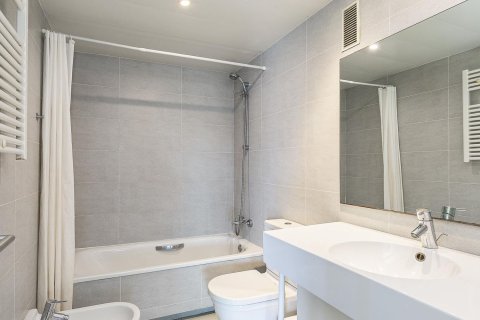 Apartamento de 2 dormitorios en venta en Barcelona, Cataluña, Spain № 7105 - foto 12