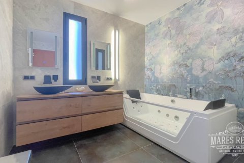 Купить виллу в Бланес, Испания с 7 спален, 505м², № 977 - фото 15