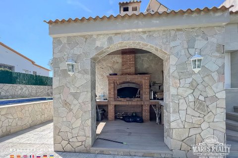 Купить виллу в Кондадо-дель-Харуко, Испания с 4 спальни, 415м², № 979 - фото 3