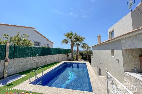 Вилла с 4 спальнями в Кондадо-дель-Харуко, Герона, Каталония, Испания № 979