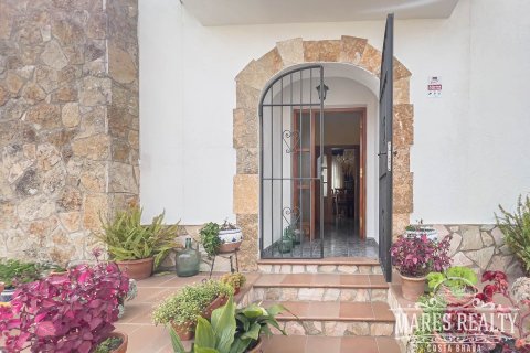 Купить виллу в Льорет-де-Мар, Испания с 4 спальни, 280м², № 978 - фото 13