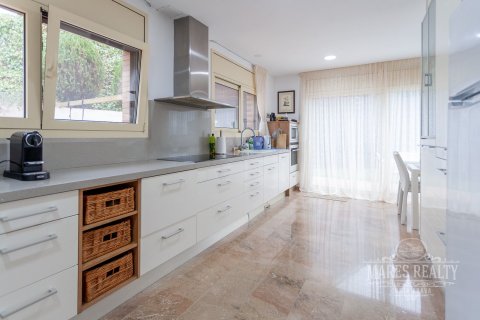 Купить виллу в Льорет-де-Мар, Испания с 3 спальни, 377м², № 980 - фото 2