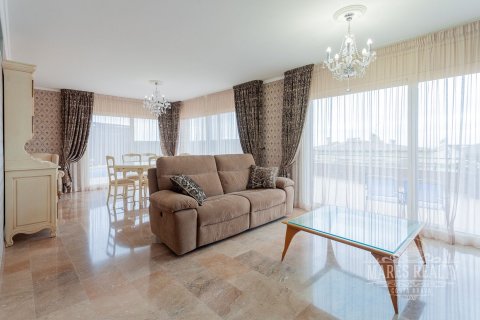 Купить виллу в Льорет-де-Мар, Испания с 3 спальни, 377м², № 980 - фото 10