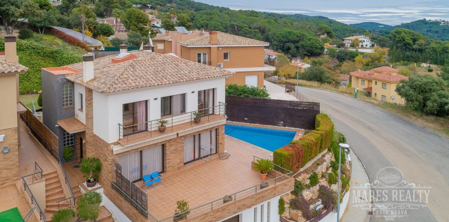 Вилла с 3 спальнями в Льорет-де-Мар, Герона, Каталония, Испания № 980