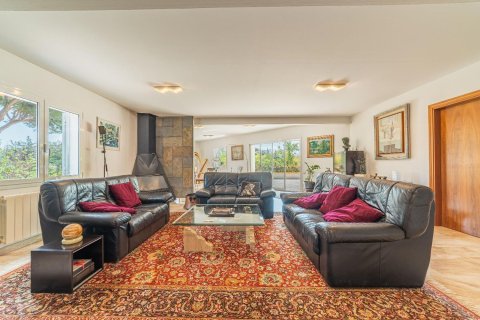 Купить дом в Аренис де Мунт, Испания с 6 комнат, 640м², № 7661 - фото 3