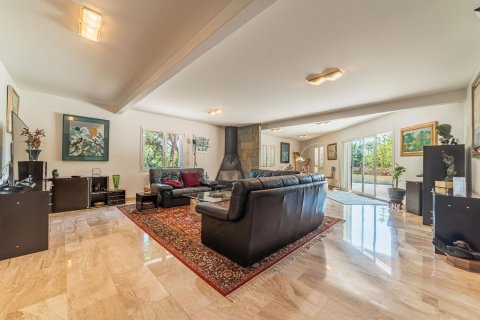Купить дом в Аренис де Мунт, Испания с 6 комнат, 640м², № 7661 - фото 4