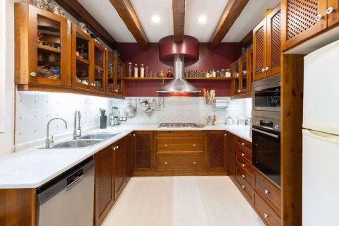 Купить дом в Барселона, Испания с 9 комнат, 649м², № 7660 - фото 23