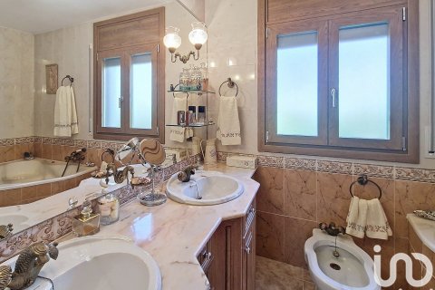 Купить дом в Сан-Фост-де-Кампсентеллес, Испания с 4 спальни, 345м², № 5031 - фото 16