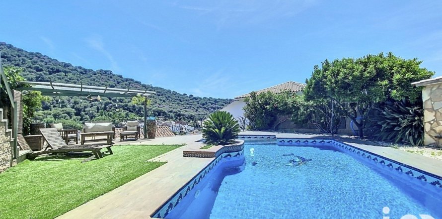 Дом с 4 спальнями в Сан-Фост-де-Кампсентеллесе, Барселона, Каталония, Испания № 5031