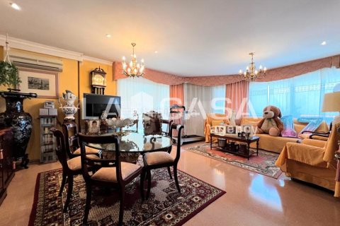 Купить квартиру в Бадалона, Испания с 3 спальни, 126м², № 2176 - фото 2