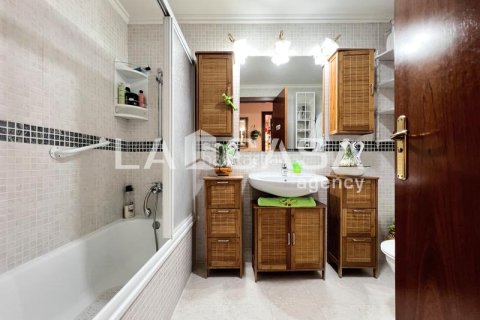 Купить квартиру в Бадалона, Испания с 3 спальни, 126м², № 2176 - фото 13