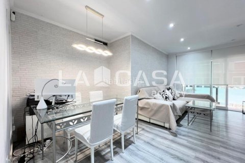 Квартира с 4 спальнями в Бадалоне, Барселона, Каталония, Испания № 2169