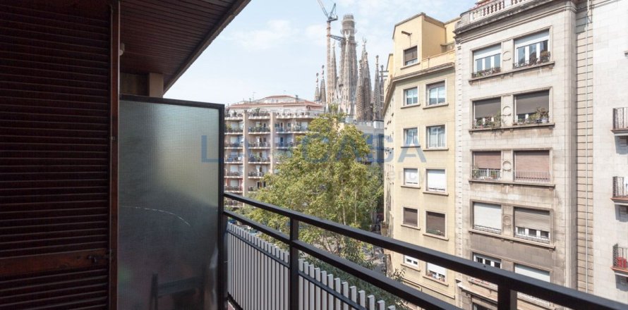 Квартира с 4 спальнями в Эшампле, Барселона, Каталония, Испания № 2170