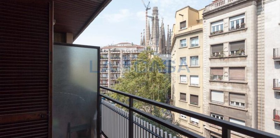 Квартира с 4 спальнями в Эшампле, Барселона, Каталония, Испания № 2172