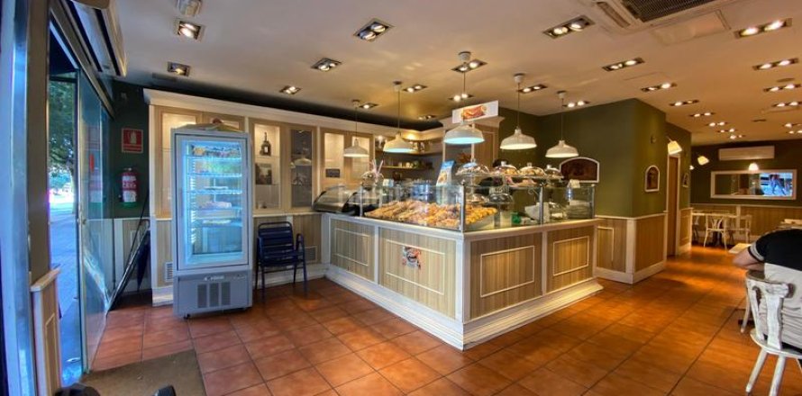 Коммерческая недвижимость 198м² в Сан-Марти, Барселона, Каталония, Испания № 2175