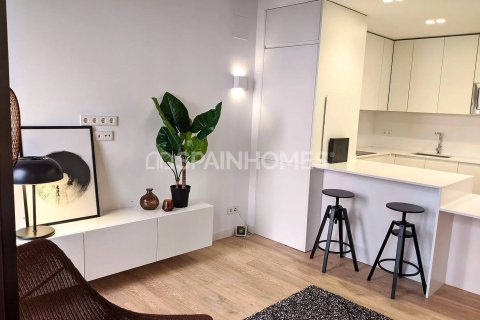 Купить пентхаус в Барселона, Испания с 3 комнаты, 76м², № 1054 - фото 4